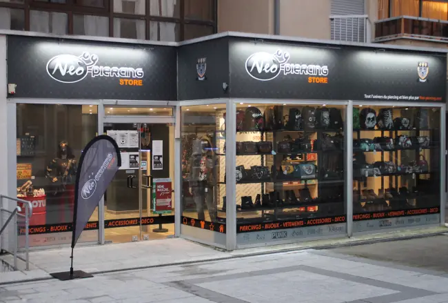 Devanture de Neo Piercing Store
